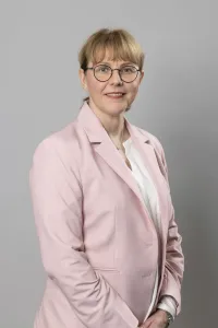 Viestintä- ja vastuullisuusjohtaja Mari Suokari