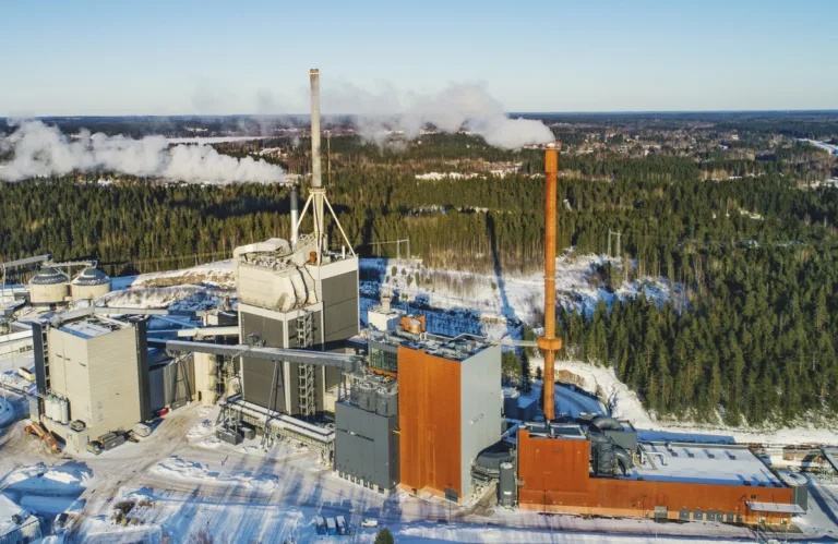 Kymijärven voimalaitokset ilmasta kuvattuna.